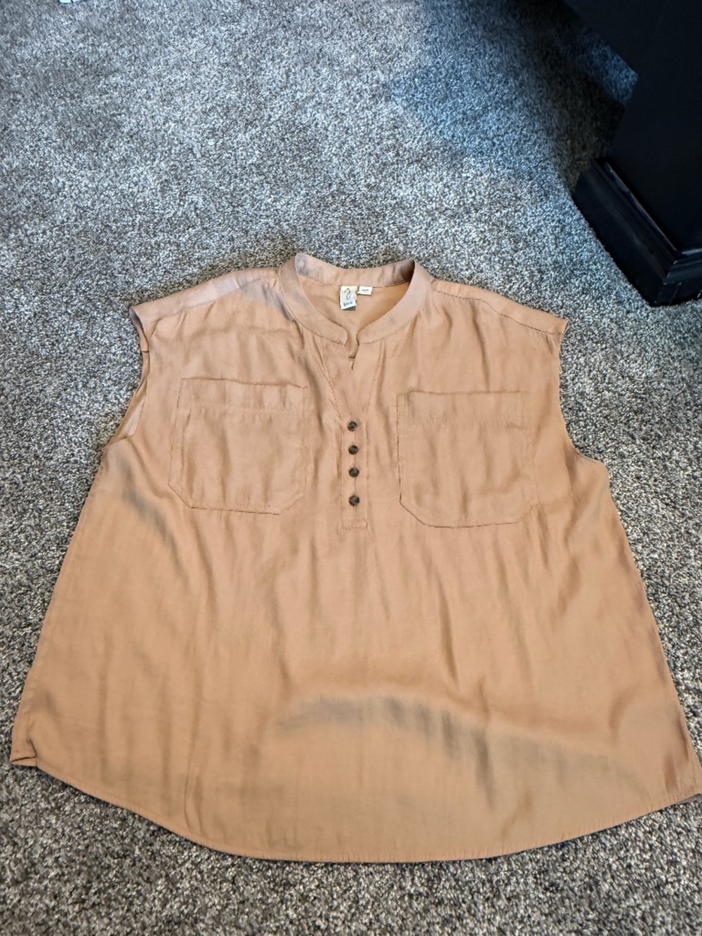 Joie sleeveless silk like satin v neck blouse size medium ladies women clothes